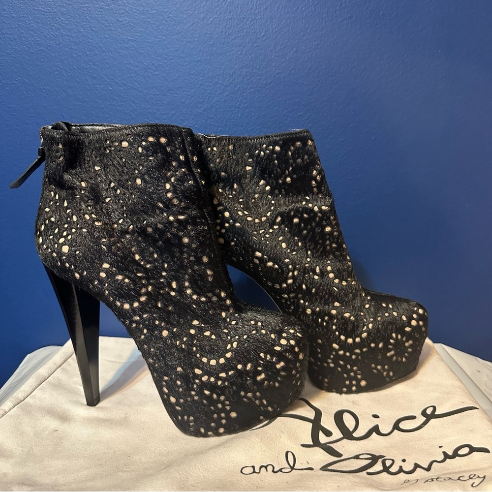 Alice + Olivia Black/Nude Paige Calf-Hair Heeled Boots